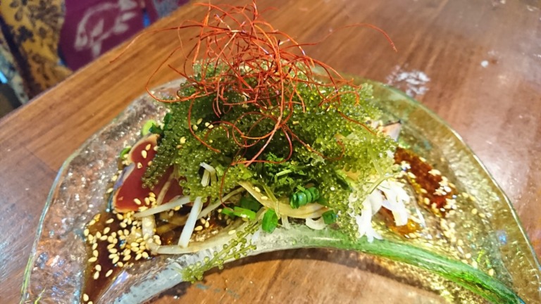 カツオのタタキ海ぶどう乗せの掲載写真